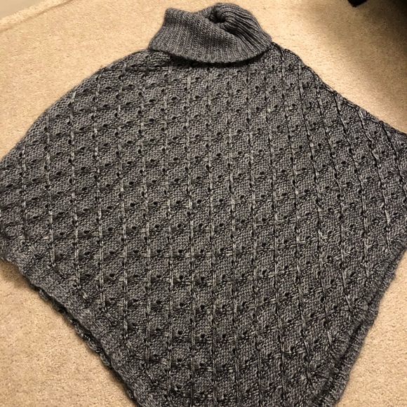 Chiaramente Sweaters - Chiaramente Gray Poncho